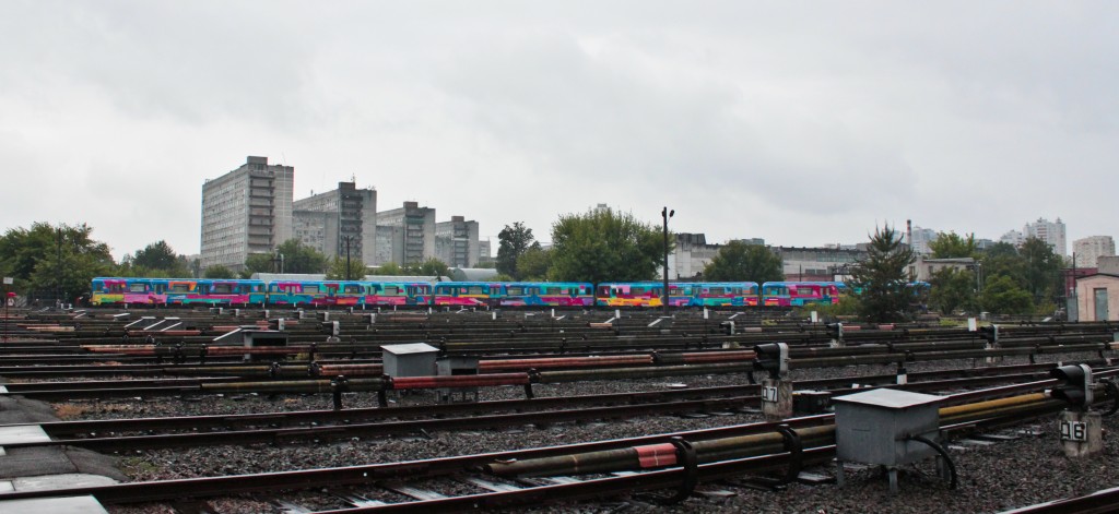 Kenor-metro-train-kiev-ukraine-art-united-us-street-art-graffiti--1024x471